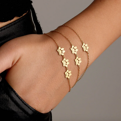 bracelet personnalisé élégant, bijou sur mesure chic, bracelet papillon fin, bijou gravé unique, cadeau femme romantique, bracelet amitié durable, bracelet couple tendance, bijouterie moderne, bracelet chic sophistiqué, bracelet long distance stylé, matching bracelets élégants, bond touch bracelet connecté, bracelet relation touch, magnetic couple bracelets attrayants, his and hers bracelets raffinés, totwoo bracelet technologique, touch bracelets mode, couple bracelets touch modernes.